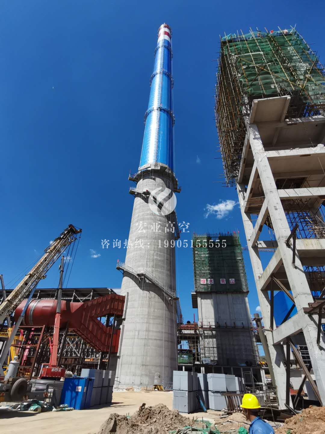 旌阳潞宝集团185米烟囱“蓝天白云”方案美化展开施工